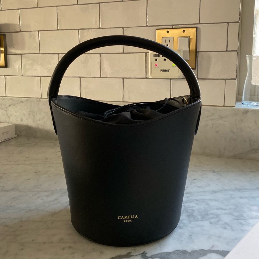 Camelia Roma Bucket Bag Black Leather